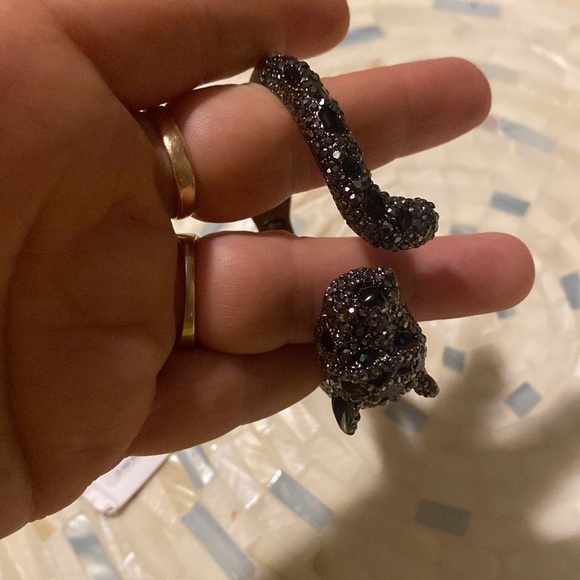 NWTBetsey Johnson Snow Leopard Cougar Black Grey Hematite Hinged Bangle Bracelet - Picture 7 of 13
